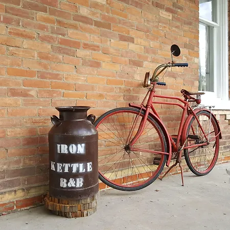 The Iron Kettle Bed And Breakfast-2